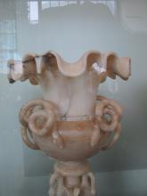 Předjaří v Královské zahradě - váza alabastr